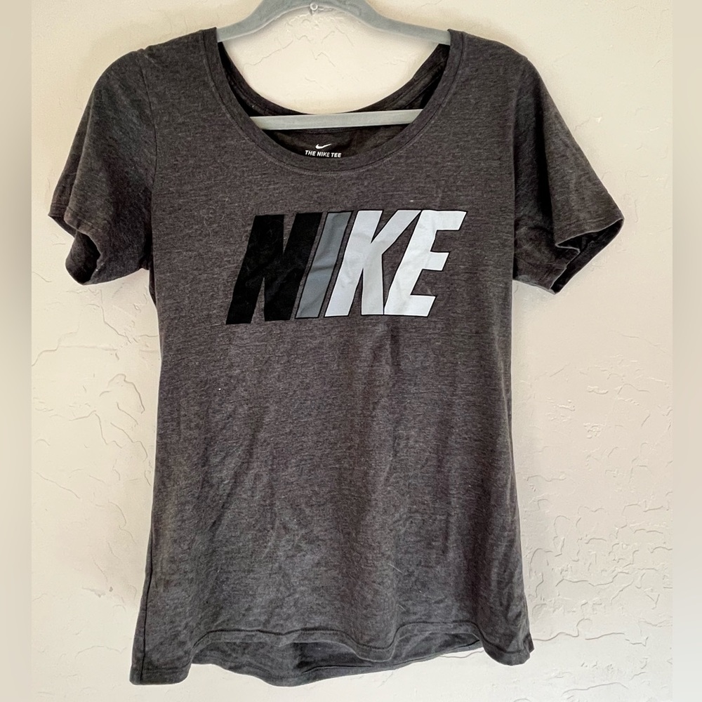 Nike t-shirt - grey gradient letters
